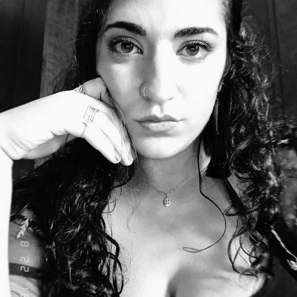 Meet your Posher, Giuliana - Picture 1 of 1